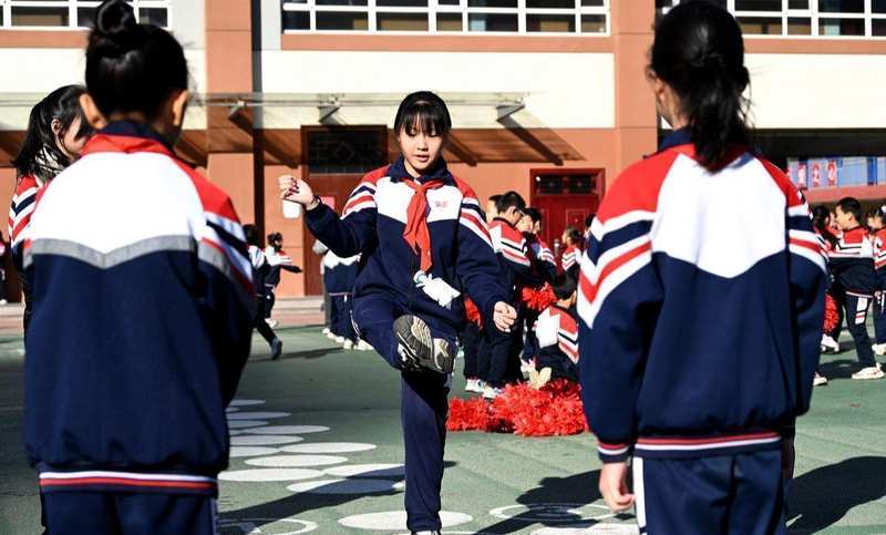 隐匿在校园背后的2026新规:校服强制令升级与维权指南 教育招生