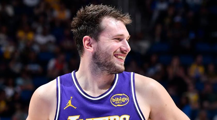  当你惊叹东契奇的神奇时，请回头看看那个男人曾经走过的路 体育新闻