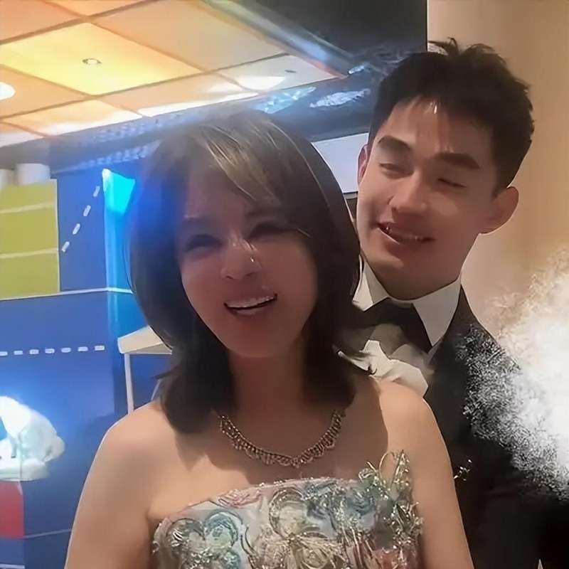 医美行业深度起底:从于文红50亿帝国崩塌看换血抗衰的技术真相 新闻