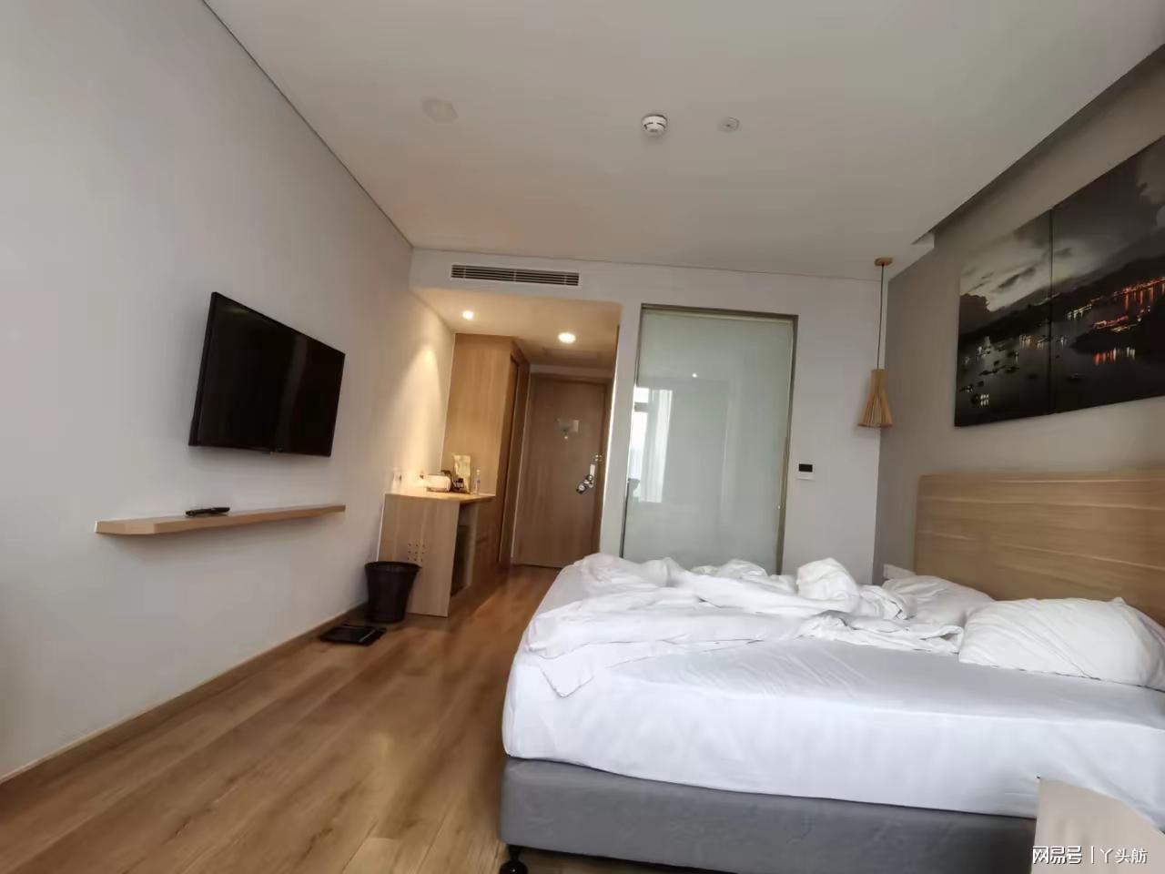 酒店计生用品安全盲区：过期避孕套背后的监管漏洞与法律救济 新闻