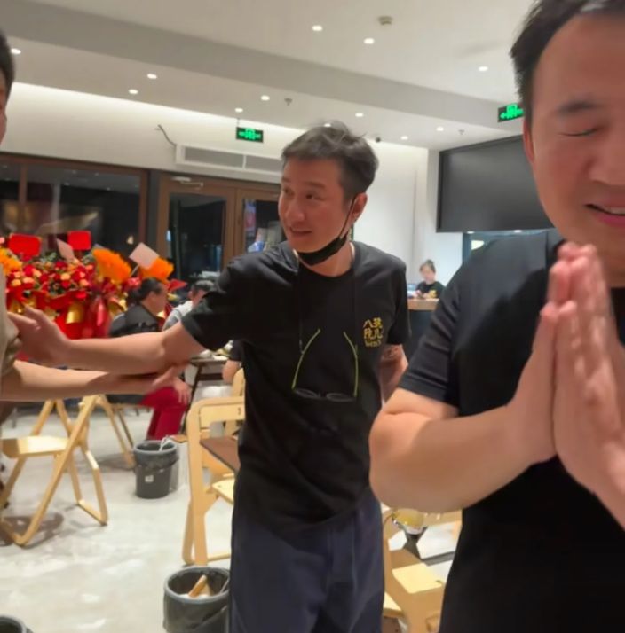  从顶流到端盘：文章餐饮创业的深层逻辑与行业警示 娱乐新闻