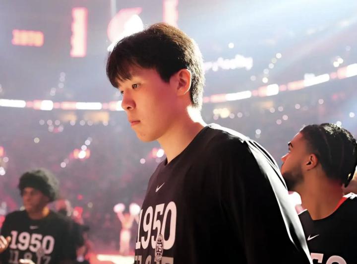  NBA中国官网：杨瀚森最近有个“不成文义务”，给伤员当“陪练” 新闻