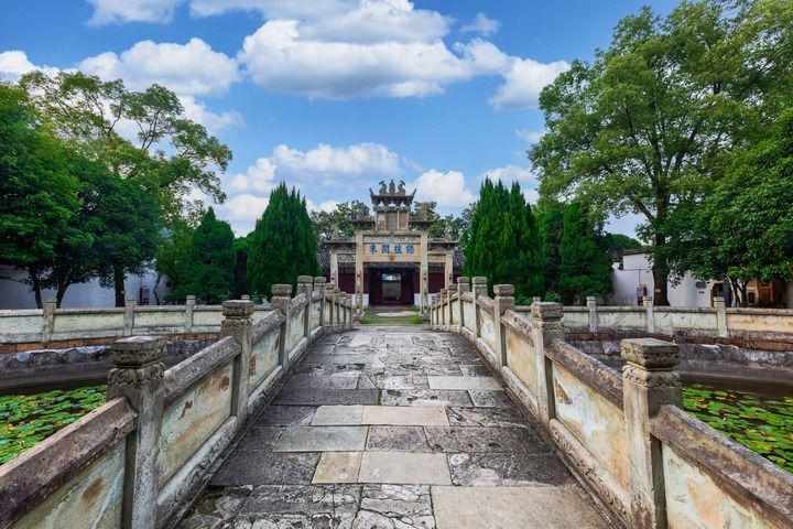  千年书院，承载东方智慧；跨越山海，连接文明脉络。 文化旅游