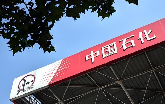  石油行业利润大幅缩水：中石化业绩承压，暴利神话破灭背后的多重现实。 股票财经 石油行业利润大幅缩水：中石化业绩承压，暴利神话破灭背后的多重现实。 股票财经