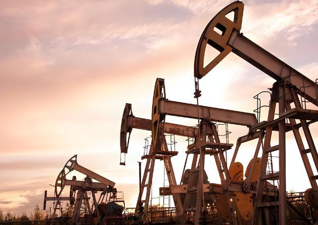  石油行业利润大幅缩水：中石化业绩承压，暴利神话破灭背后的多重现实。 股票财经 石油行业利润大幅缩水：中石化业绩承压，暴利神话破灭背后的多重现实。 股票财经