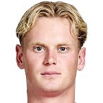  欧冠赛场突发意外，金斯基早早离场；心理专家直言，支持缺失令人意外。 体育新闻