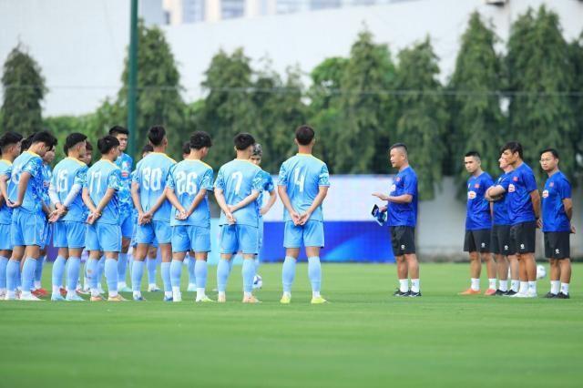  越南U23悄然集结。新周期起步在即；年轻球员蓄势待发，西安四国赛成关键试金石 体育新闻 越南U23悄然集结。新周期起步在即；年轻球员蓄势待发，西安四国赛成关键试金石 体育新闻