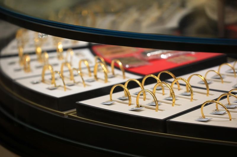  黄金市场迎来调整阶段；饰品价格相比高点明显下降；理性配置成为关键建议。 股票财经 黄金市场迎来调整阶段；饰品价格相比高点明显下降；理性配置成为关键建议。 股票财经