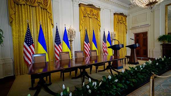  地缘政治观察者：三方博弈下的破局逻辑 新闻