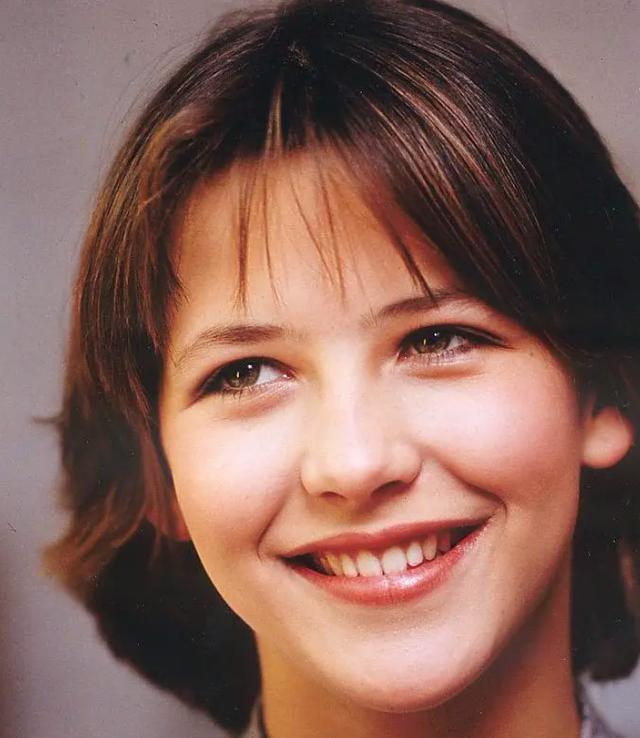 《暗河》：苏菲·玛索的文学蜕变与女性叙事的技术解析