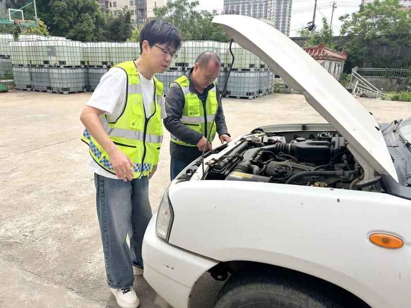谷雨时节的高速公路守护者:他们用责任筑起风雨中的安全坦途 新闻